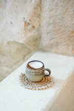 Espressotasse aus Keramik in Salbeigrün und Braun aus Portugal