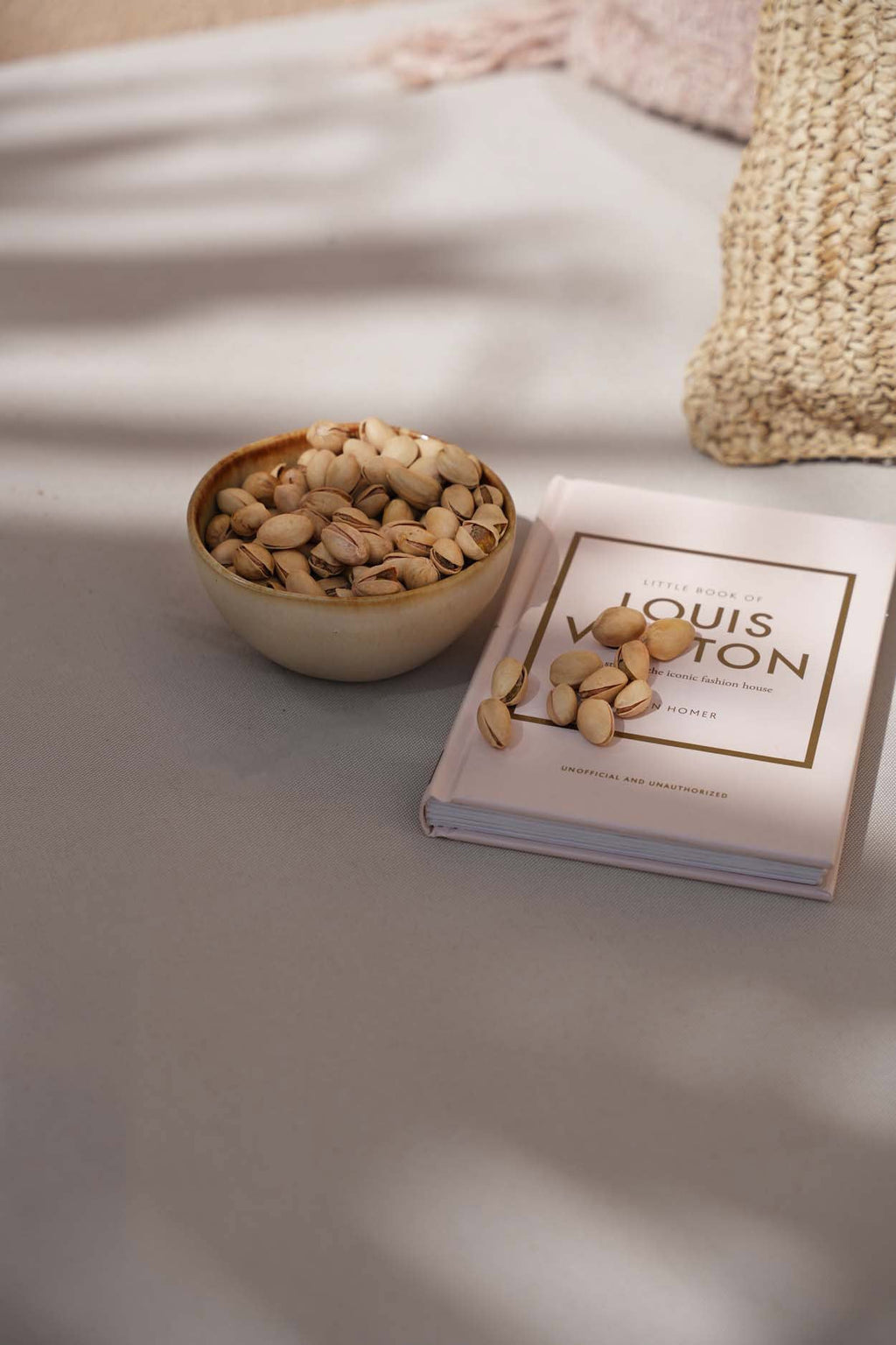 Schale aus glasiertem Steinzeug in Beige mit bernsteinfarbenem Rand – 11 cm