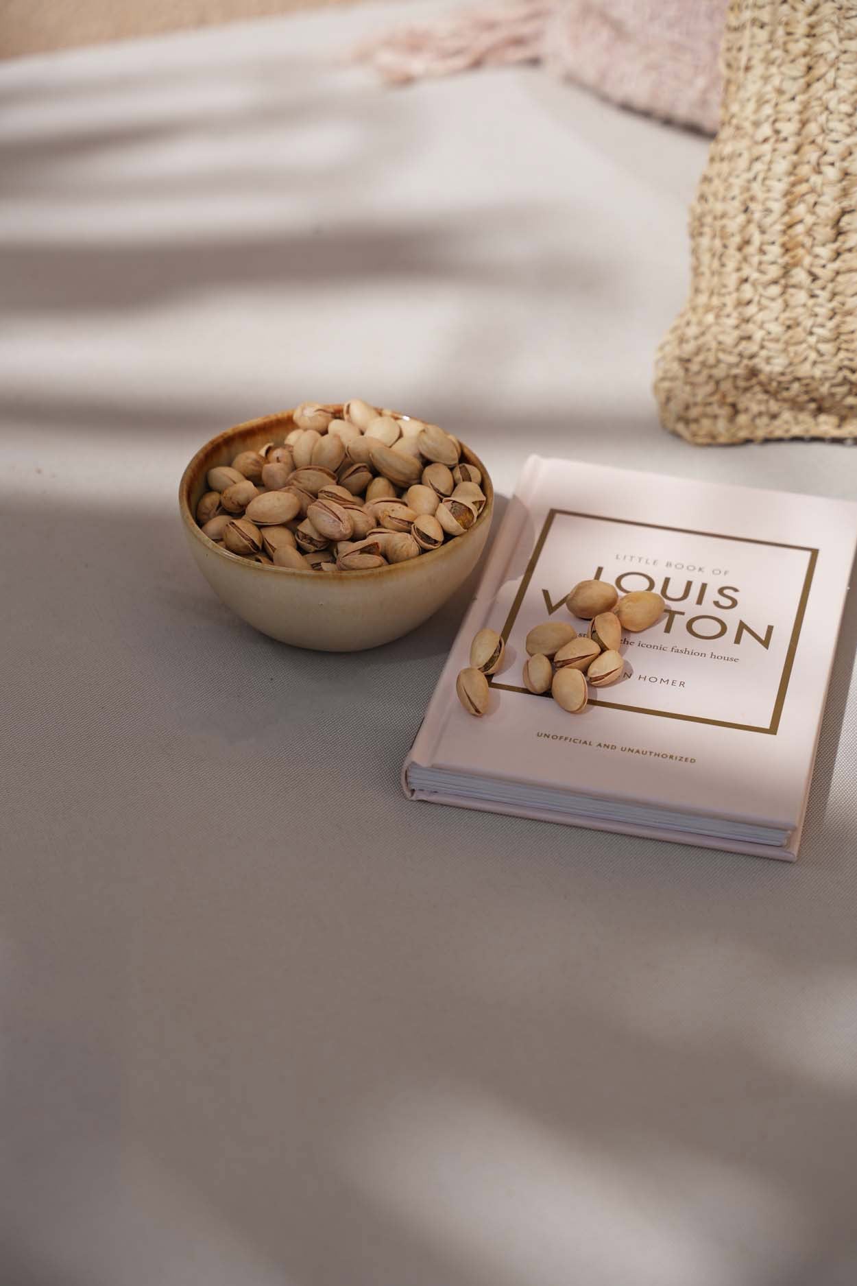Schale aus glasiertem Steinzeug in Beige mit bernsteinfarbenem Rand – 11 cm