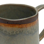 Becher aus handgefertigtem Steinzeug, glasiert in Blaugrau und Braun