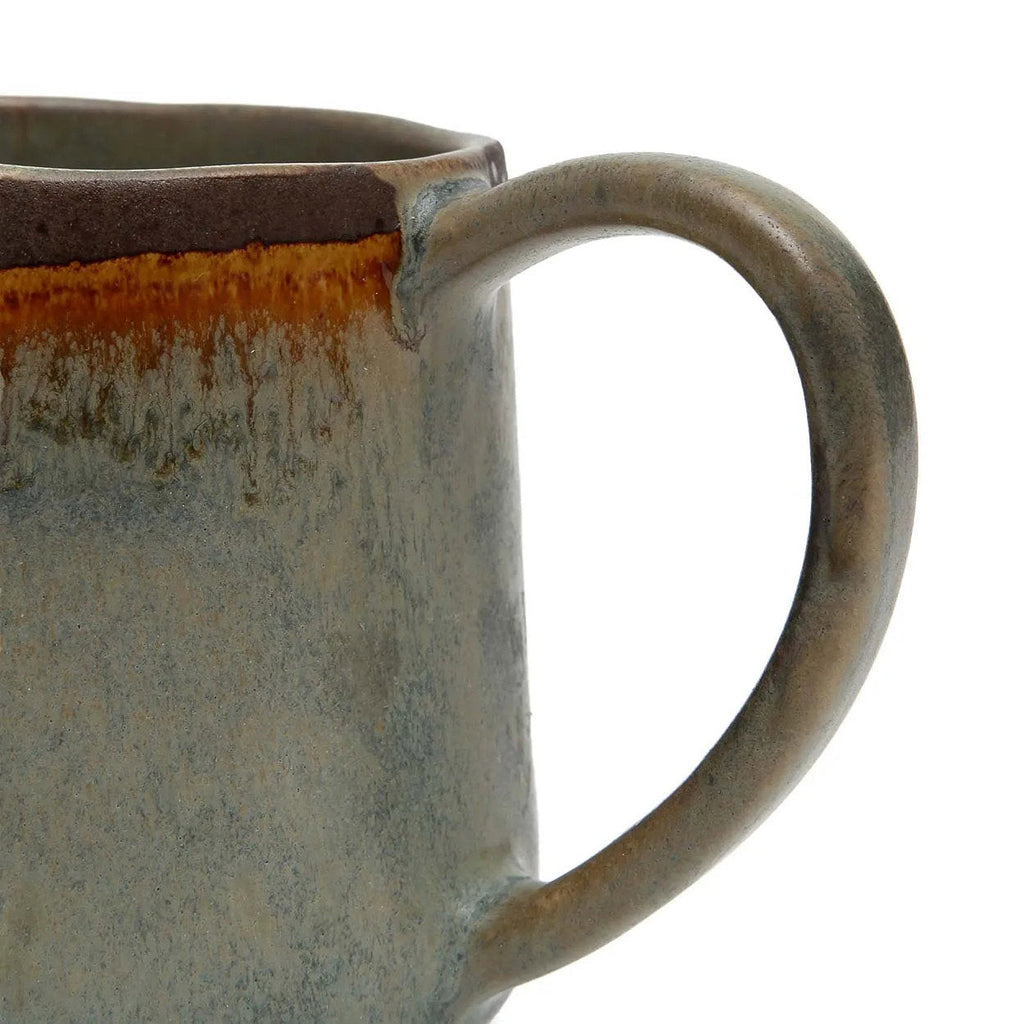 Becher aus handgefertigtem Steinzeug, glasiert in Blaugrau und Braun