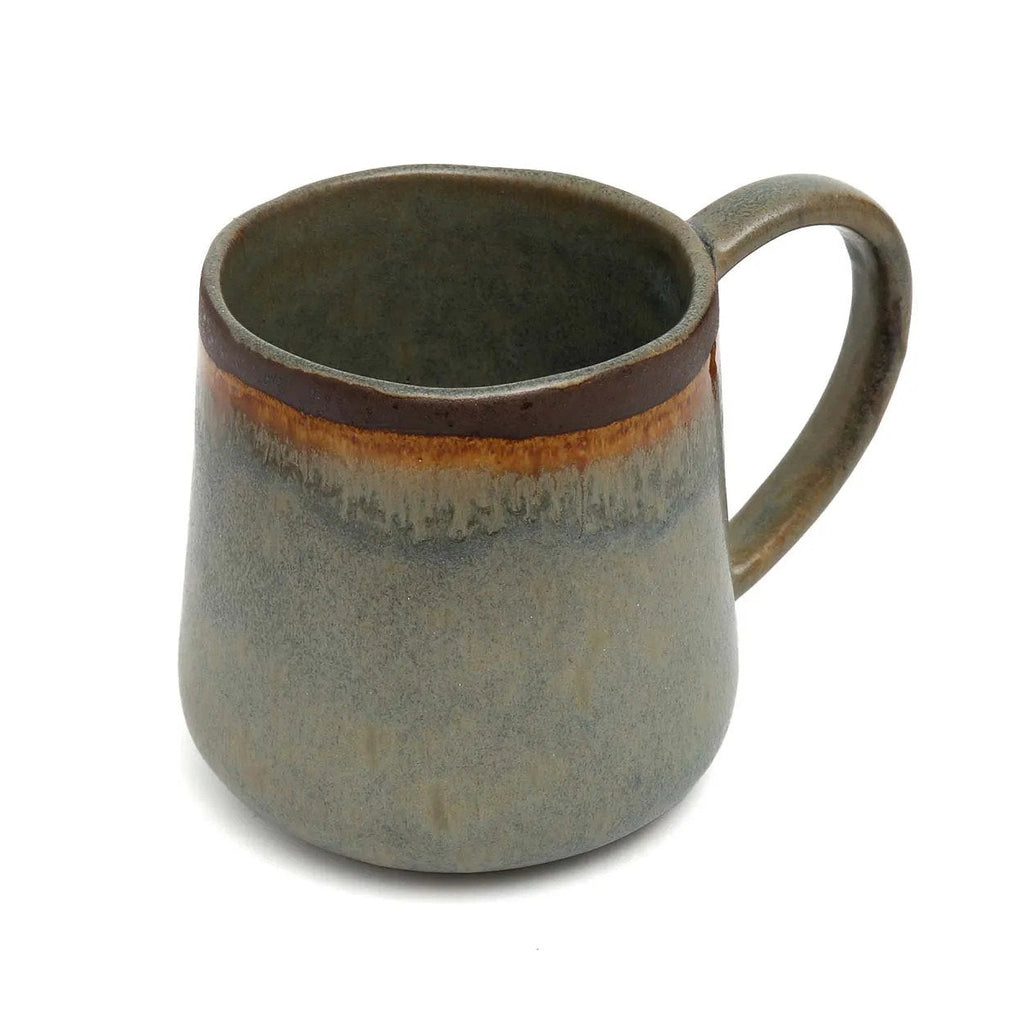 Becher aus handgefertigtem Steinzeug, glasiert in Blaugrau und Braun