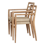Gartenstuhl aus Teakholz mit Armlehnen und geflochtener Sitzfläche – 2er-Set