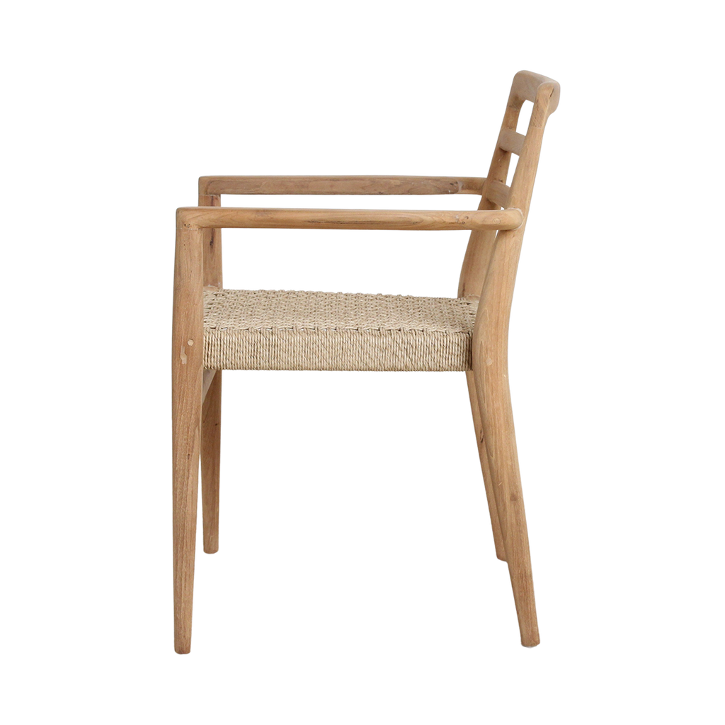 Gartenstuhl aus Teakholz mit Armlehnen und geflochtener Sitzfläche – 2er-Set