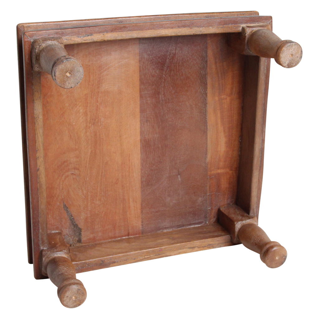 Quadratischer Beistelltisch aus recyceltem Holz in Braun mit gedrechselten Beinen – 33x33 cm