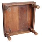 Quadratischer Beistelltisch aus recyceltem Holz in Braun mit gedrechselten Beinen – 33x33 cm