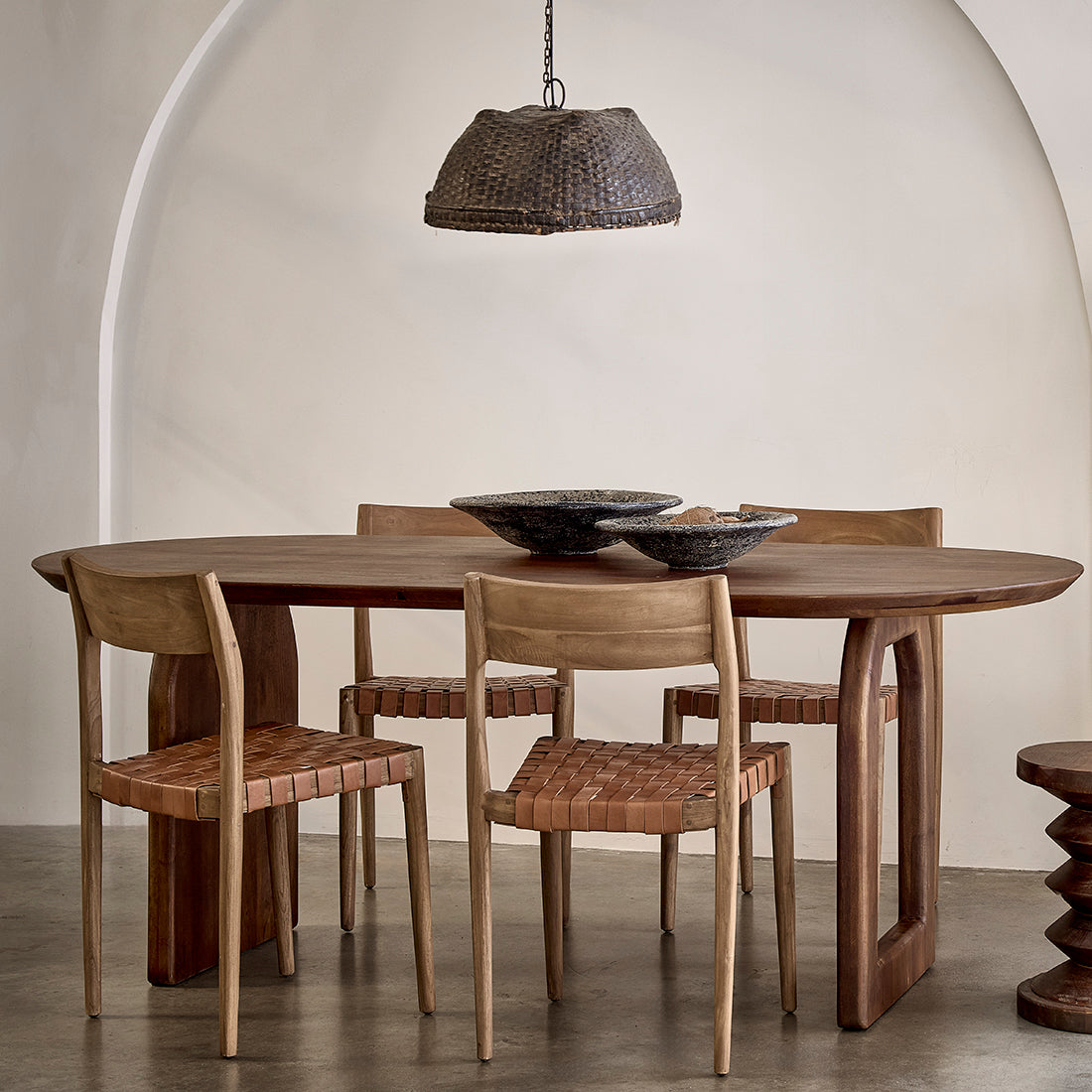 Esstisch aus Mangoholz in Braun mit asymmetrischem Gestell – 200x90 cm
