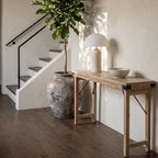 Klappbare Konsole aus hellem recyceltem Holz mit schwarzen Beschlägen – 170x40 cm