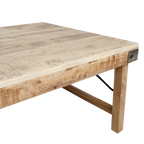 Rechteckiger Couchtisch aus hellem Massivholz mit Metallverstärkungen – 120x75 cm