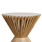 Runder Beistelltisch aus hellem Marmor mit Sanduhr-Gestell aus Holz – Ø46 cm