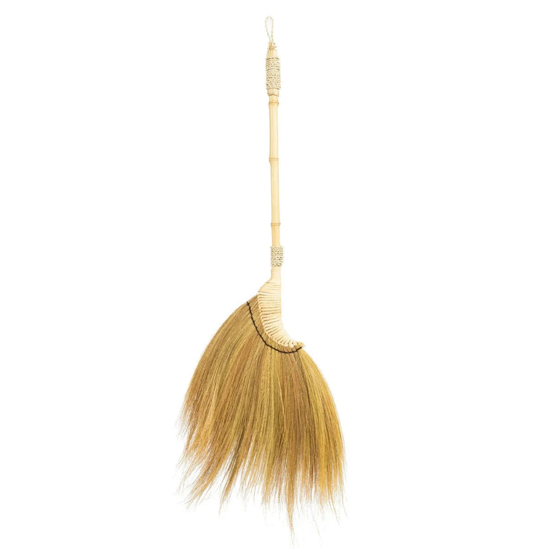Deko-Wandbesen aus Naturfasern und Bambus in Goldbeige
