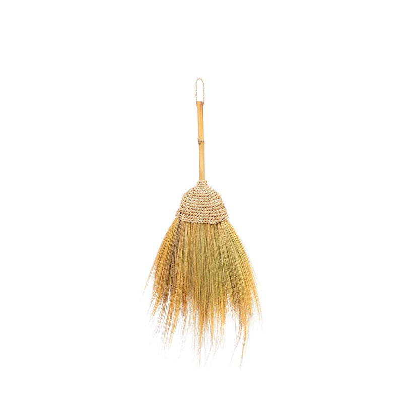 Dekorativer Wandbesen aus Raffia Natur mit Fransen – H 75 cm
