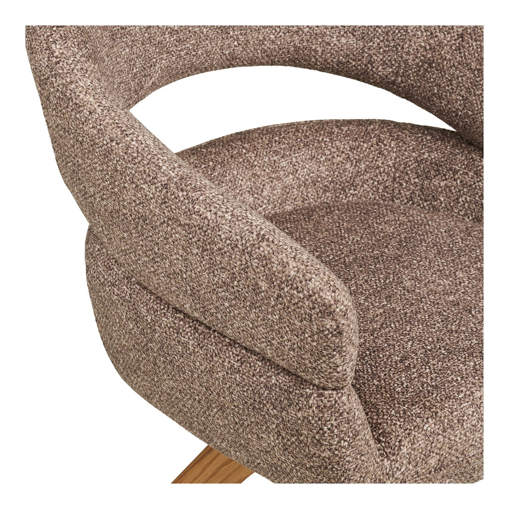 Chaise pivotante en tissu chiné taupe avec accoudoirs courbés et pieds bois