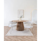 Table ronde en bois à base radiale cannelée et design minimaliste