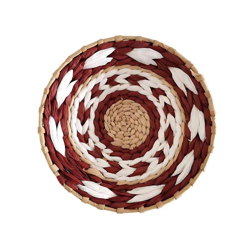 Wanddeko aus Rattan in Rot und Weiß