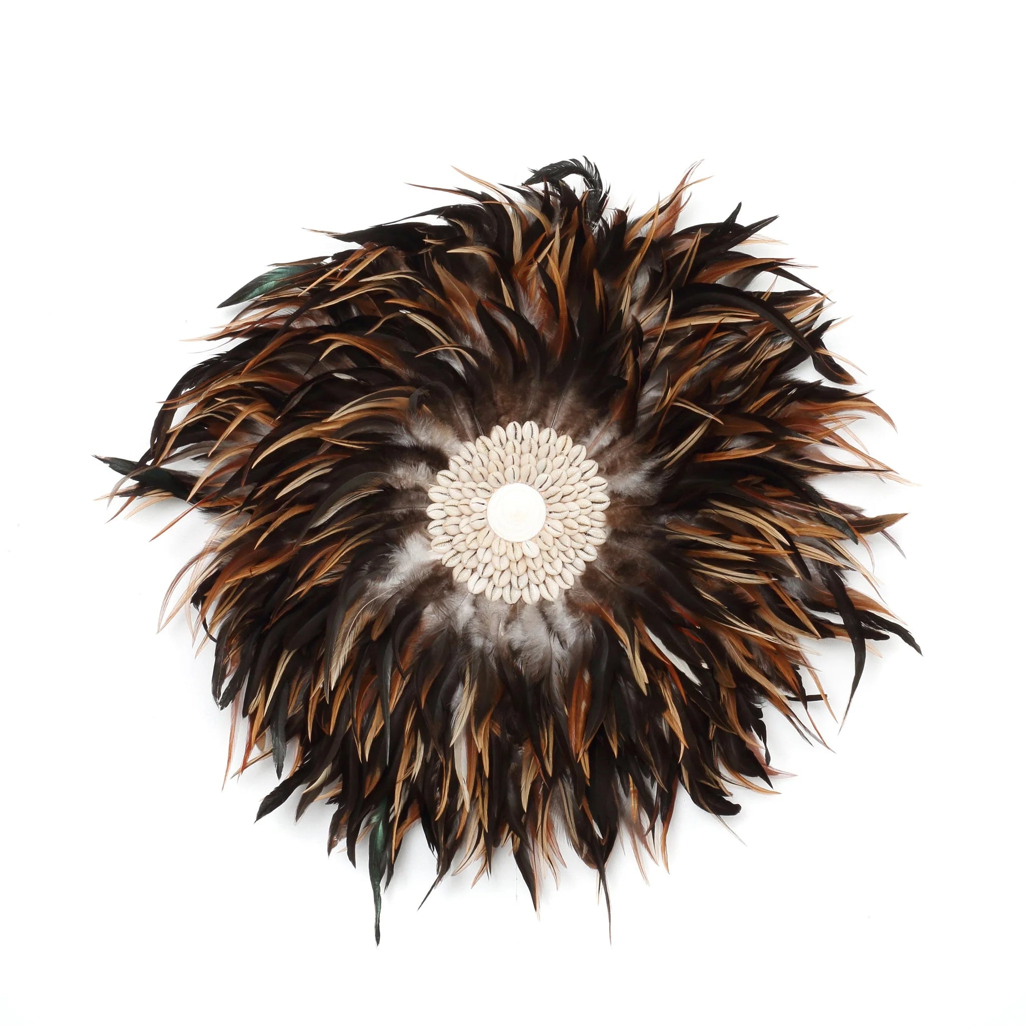 Décoration murale ronde en plumes noires et brunes centre en coquillages – Ø50 cm