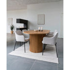 Table à manger ronde en bois clair avec base ribée