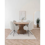 Table basse ronde moderne en bois clair avec base à lattes verticales