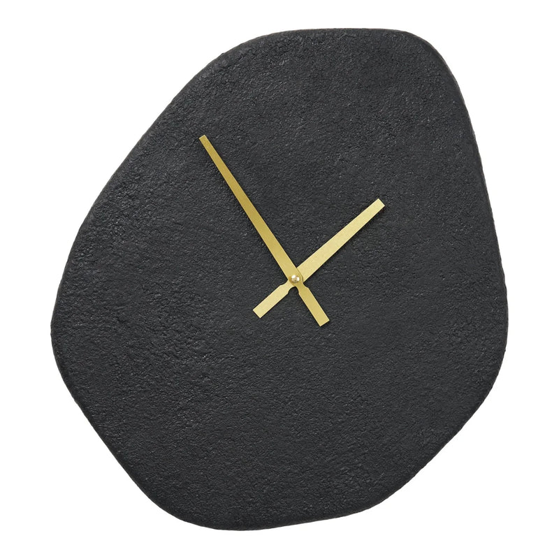 Wanduhr aus Zement in Schwarz in Kieselform mit goldfarbenen Zeigern – 38x45 cm