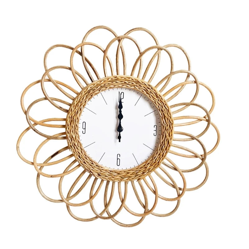 Wanduhr Blume aus geflochtenem Rattan