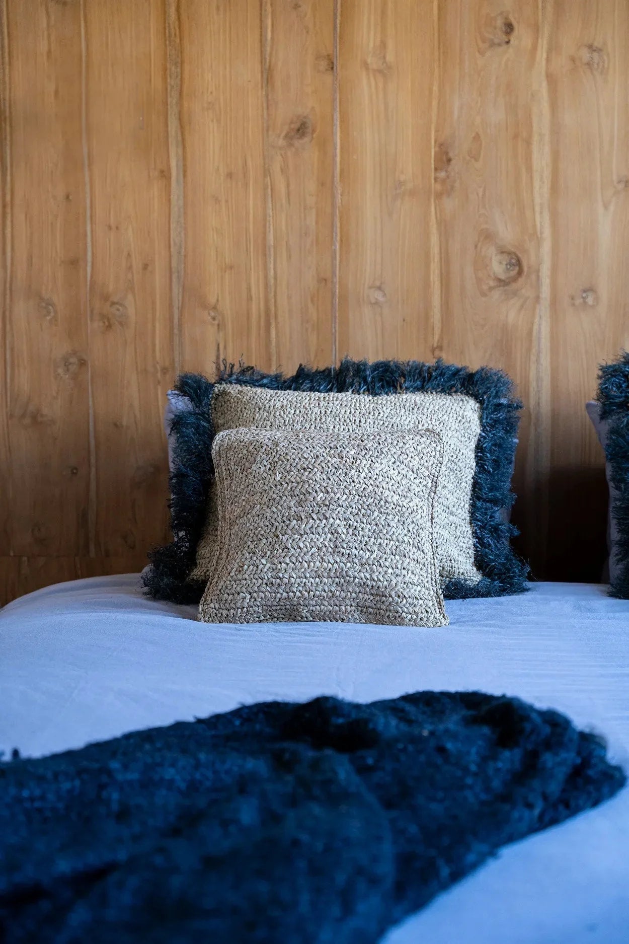 Housse de coussin carrée en raphia tressé beige texturé