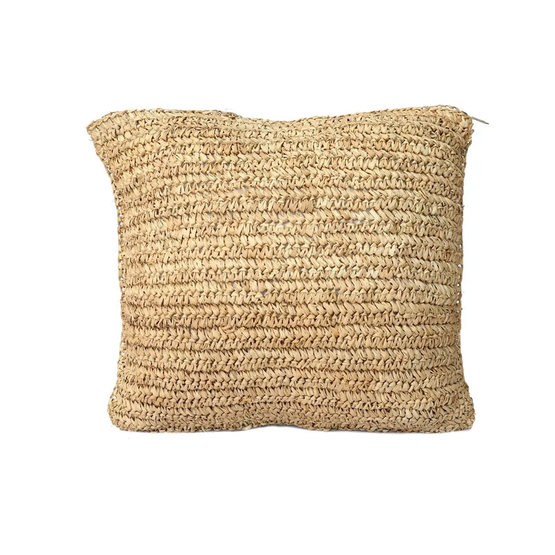 Quadratischer Kissenbezug aus geflochtenem Raffia Natur