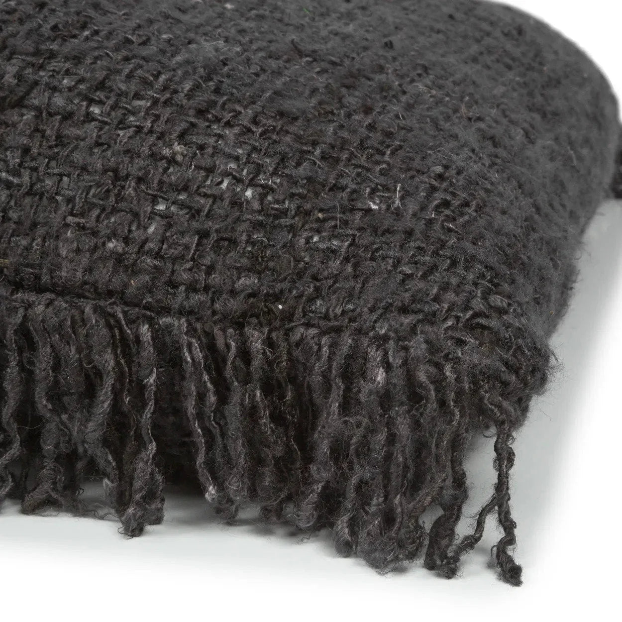 Plaid en maille épaisse gris foncé avec franges pour Housse de coussin coton noir 60x60 cm