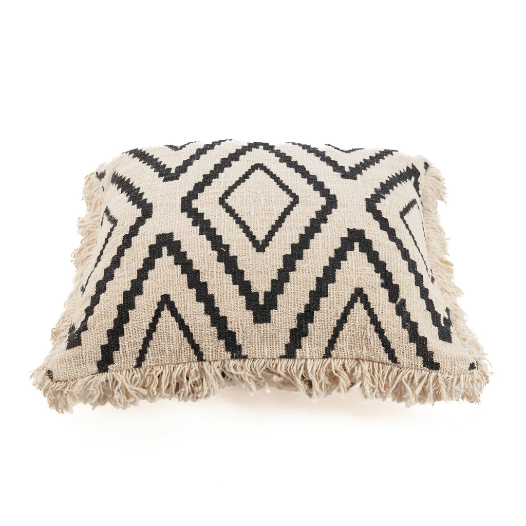 Housse coussin géométrique beige et noir à franges, 50x50 cm