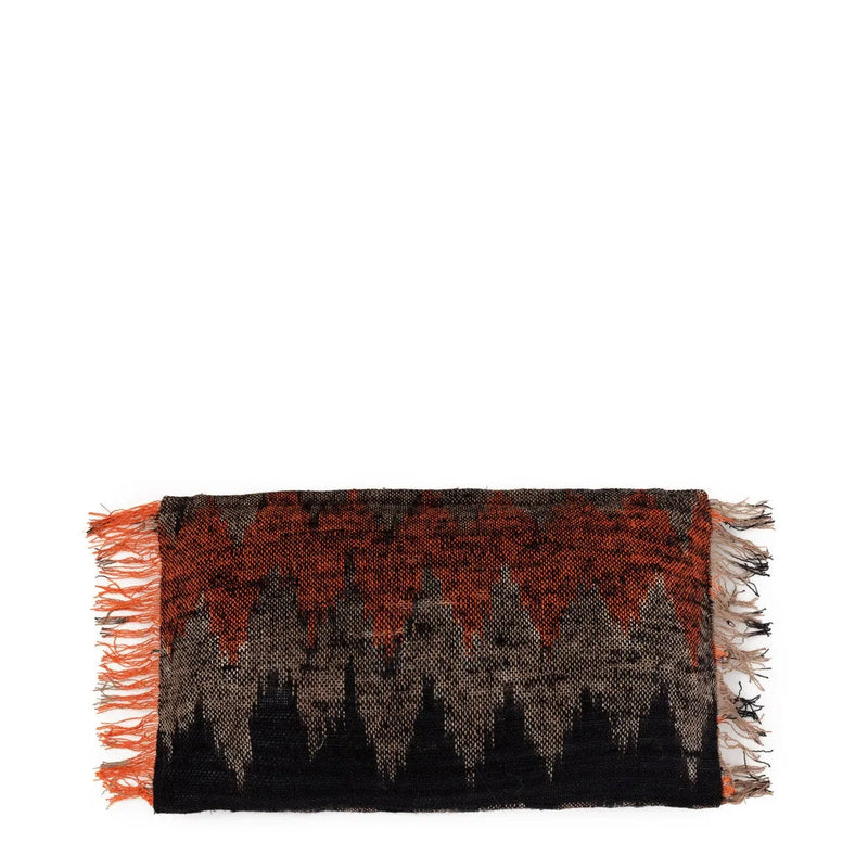Rechteckiger Kissenbezug aus Baumwolle in Schwarz-Orange mit Chevron-Muster und Fransen - 30x50 cm