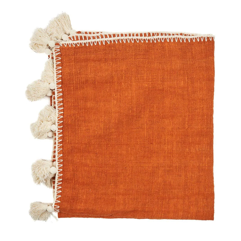 Tagesdecke aus Baumwolle mit Pompons in Terrakotta – 246x126 cm