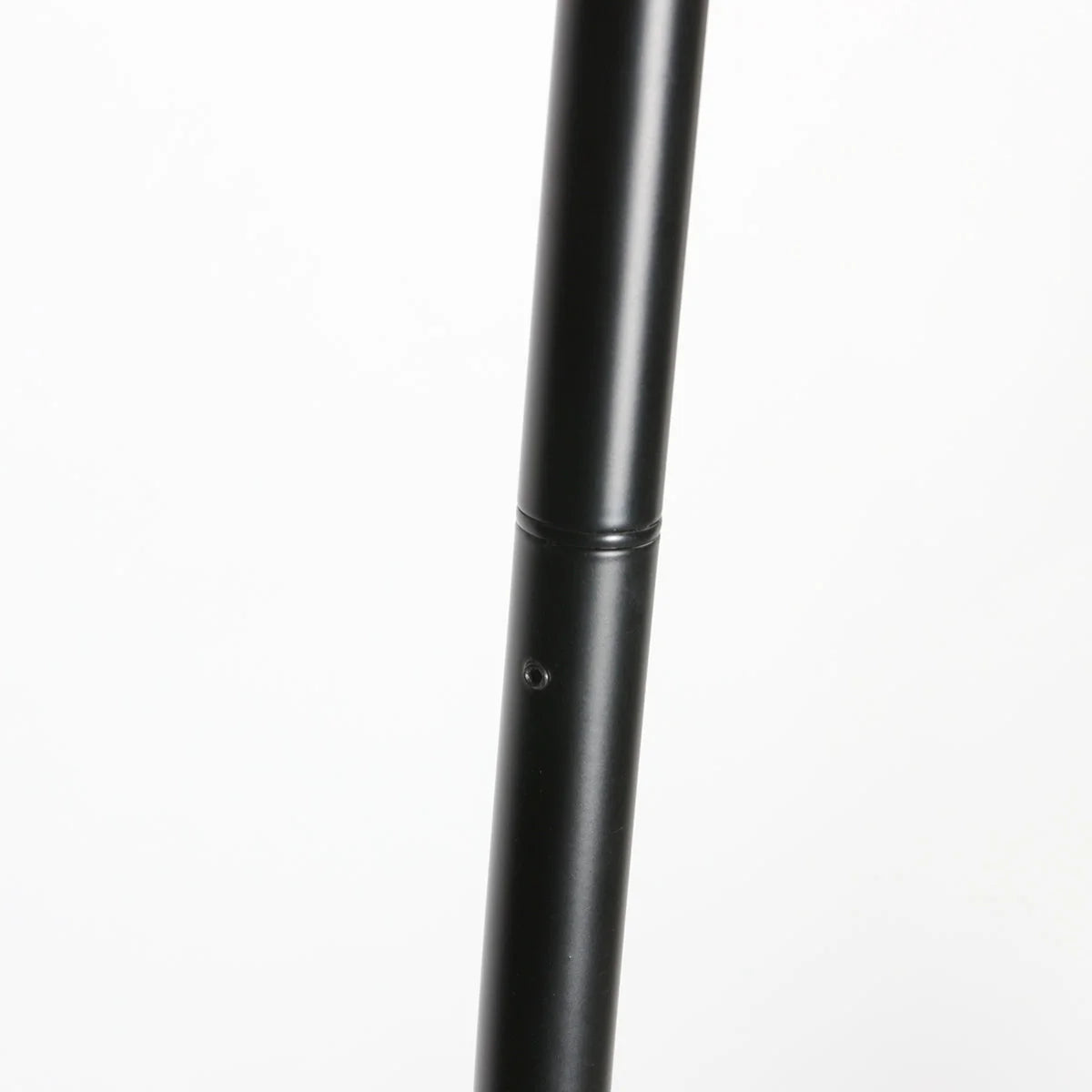 Lampadaire à arc en métal noir mat, abat-jour ajouré effet rotin, H190 cm