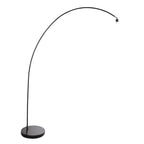 Lampadaire arc noir en métal filaire avec abat-jour ovale rotin