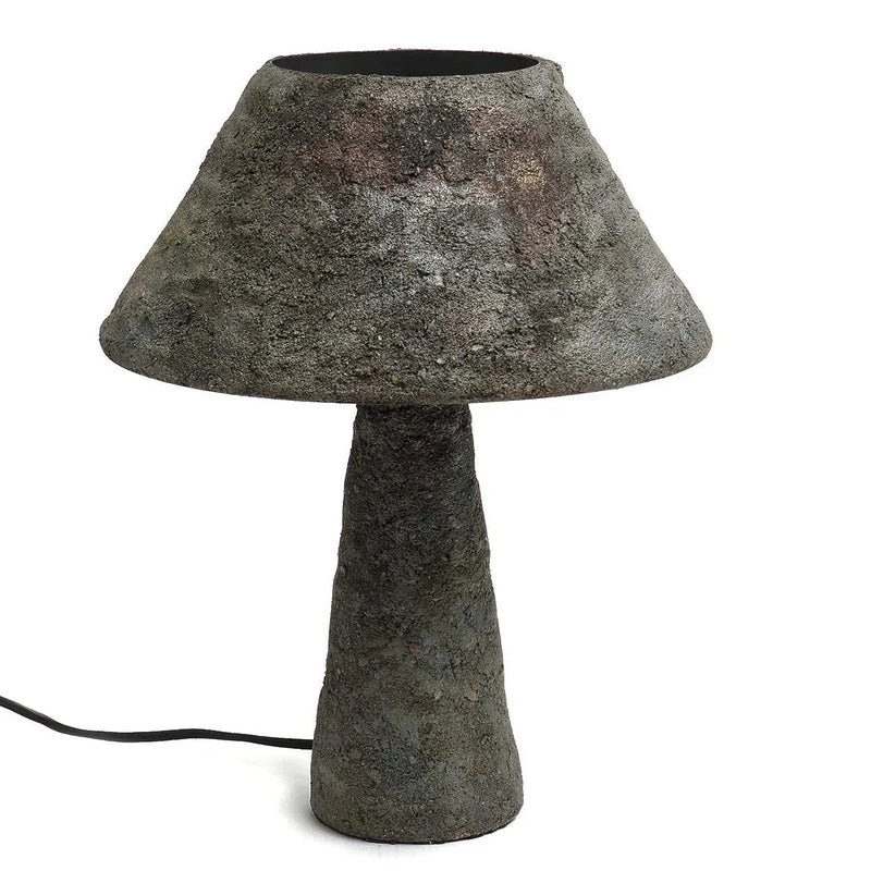 Tischlampe aus grauem Beton mit roher Struktur in Kegelform – H38 cm