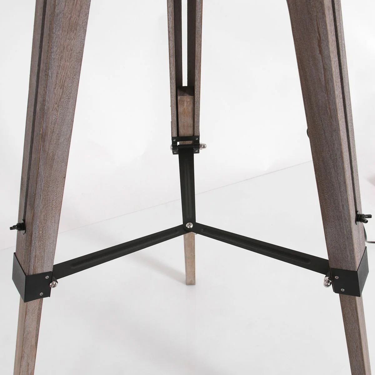 Base en bois de trépied avec supports métalliques noirs pour lampe sur pied