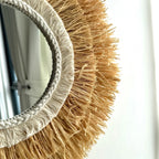 Miroir en raphia gros plan