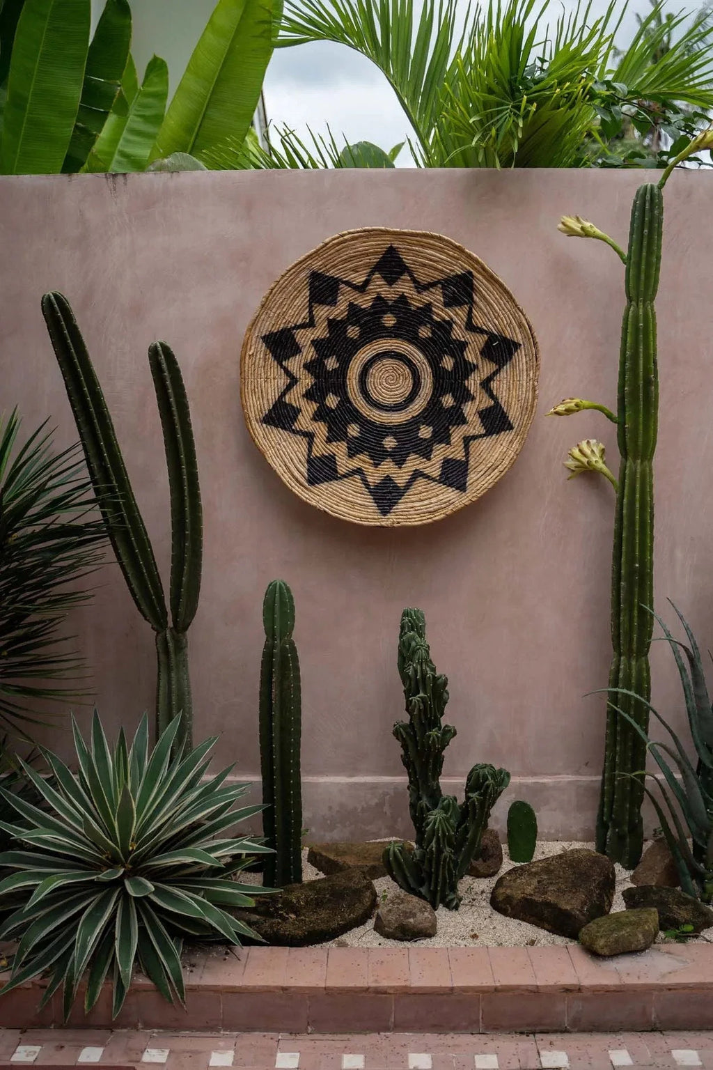 Panier mural rond en rotin motif étoile noire naturel – Ø90 cm
