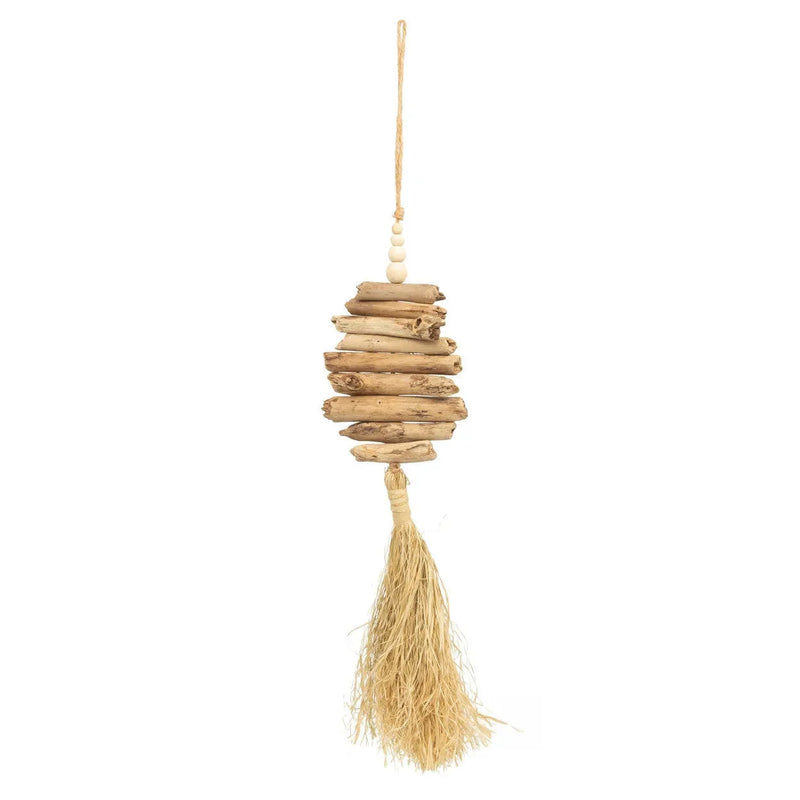 Wanddeko aus Treibholz und Naturraffia in Tannenform