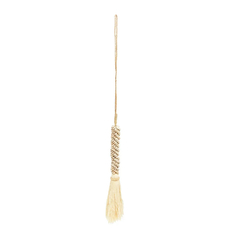 Wandquaste aus Baumwolle mit natürlichen Kaurimuscheln