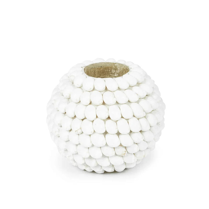 Porte-bougie rond en coquillages blancs finition perlée