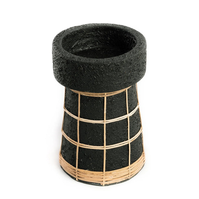 Kerzenhalter aus schwarzer Terrakotta mit Rattan 20 cm