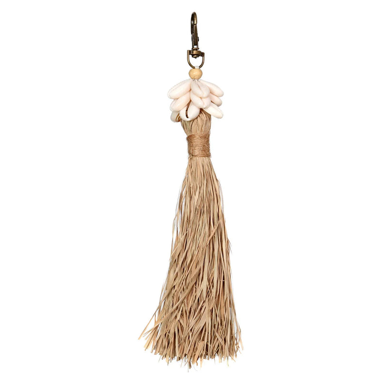 Schlüsselanhänger mit Quaste aus Naturraffia und weißen Muscheln