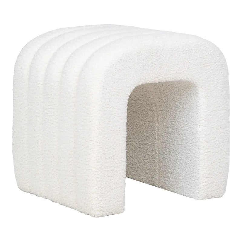 Pouf aus Bouclé-Stoff in Cremeweiß in Wellenform – 41x36,5 cm