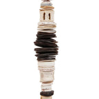Sculpture tribale en coquillage noir naturel sur support bois