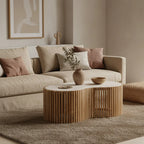 Table basse organique en bois clair ajouré et marbre beige, 93x54 cm