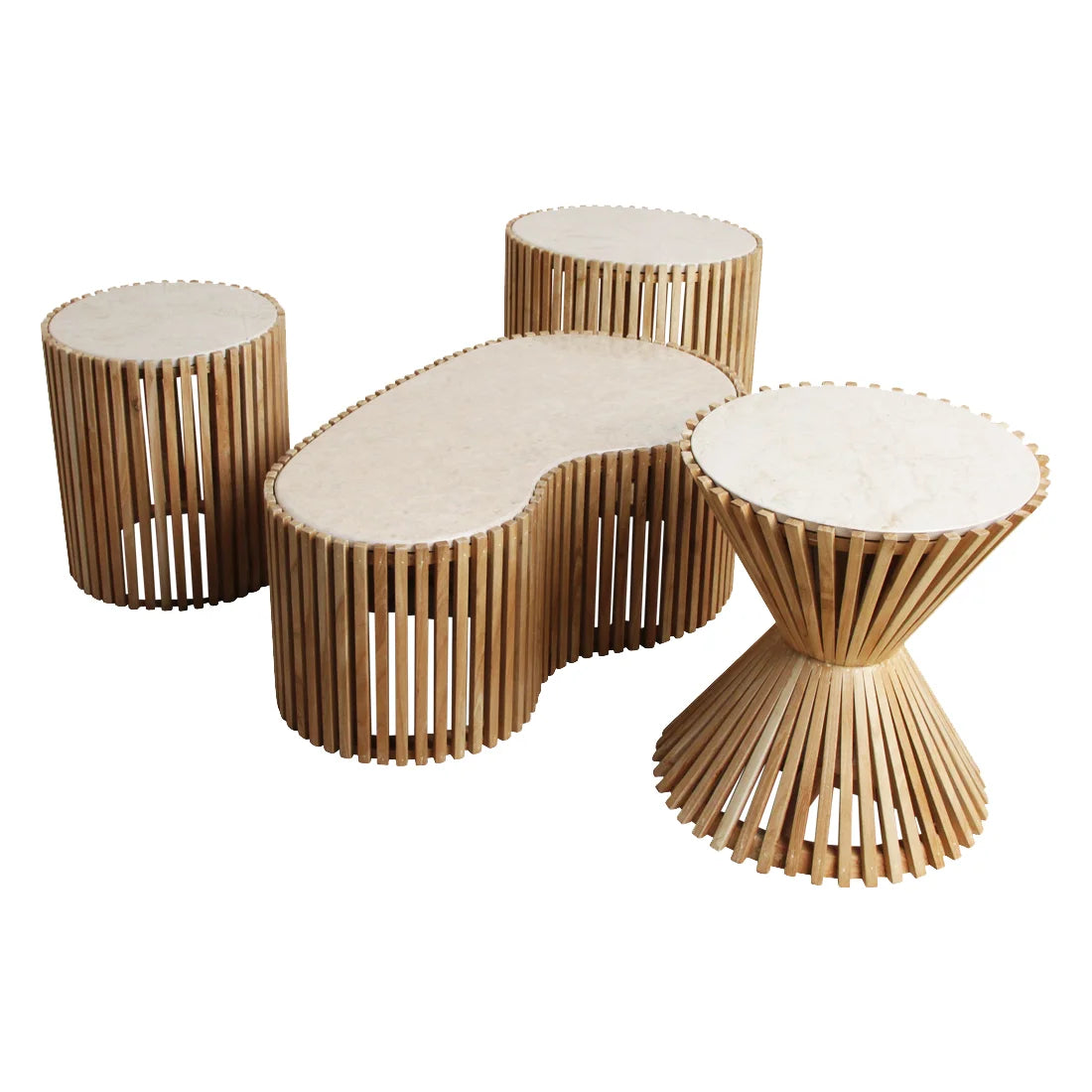 Ensemble de 4 tables d’appoint marbre clair et bois naturel ajouré Ø40 cm
