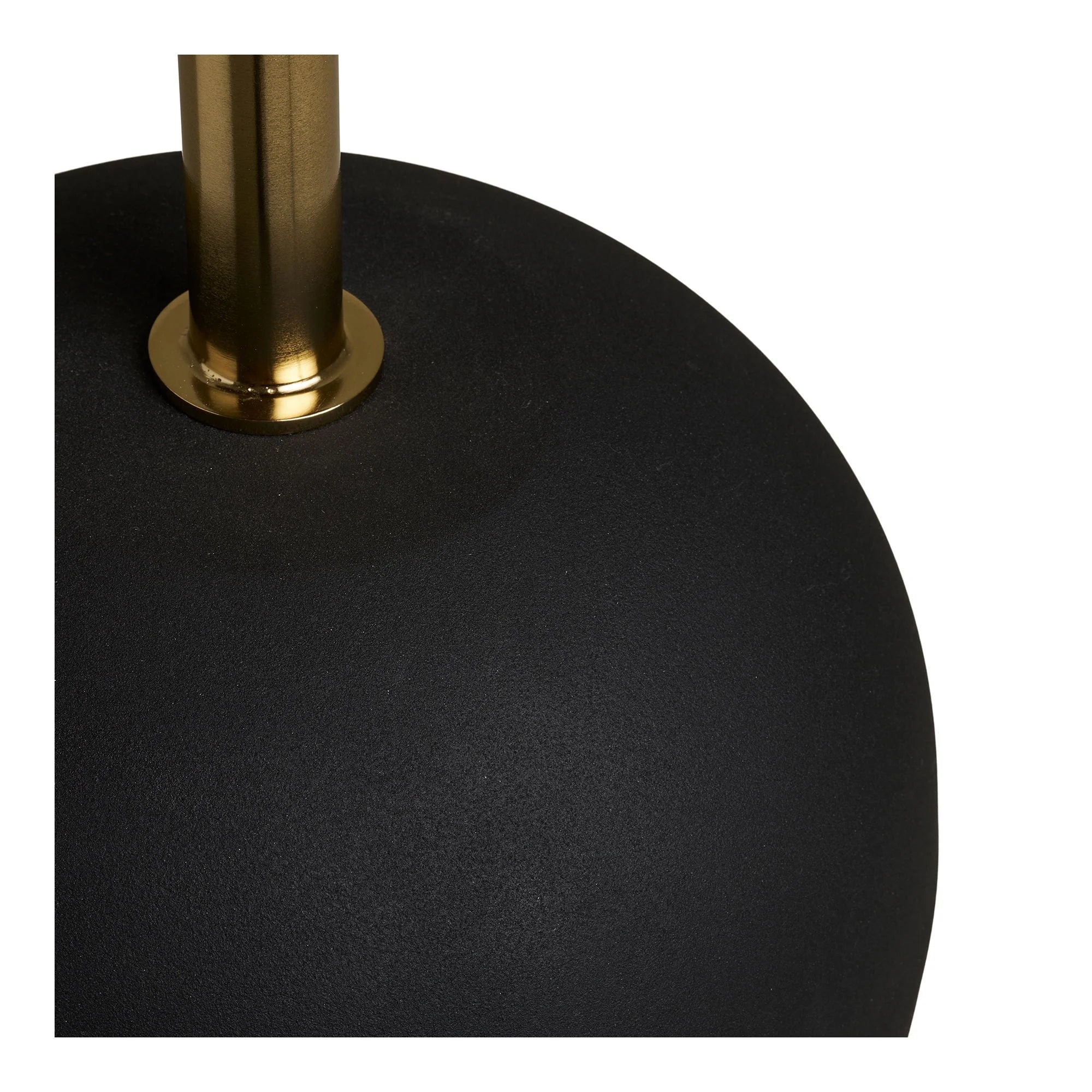 Base de lampe noire mate avec tige laiton poli sur table ronde bois et métal Ø30xH56 cm