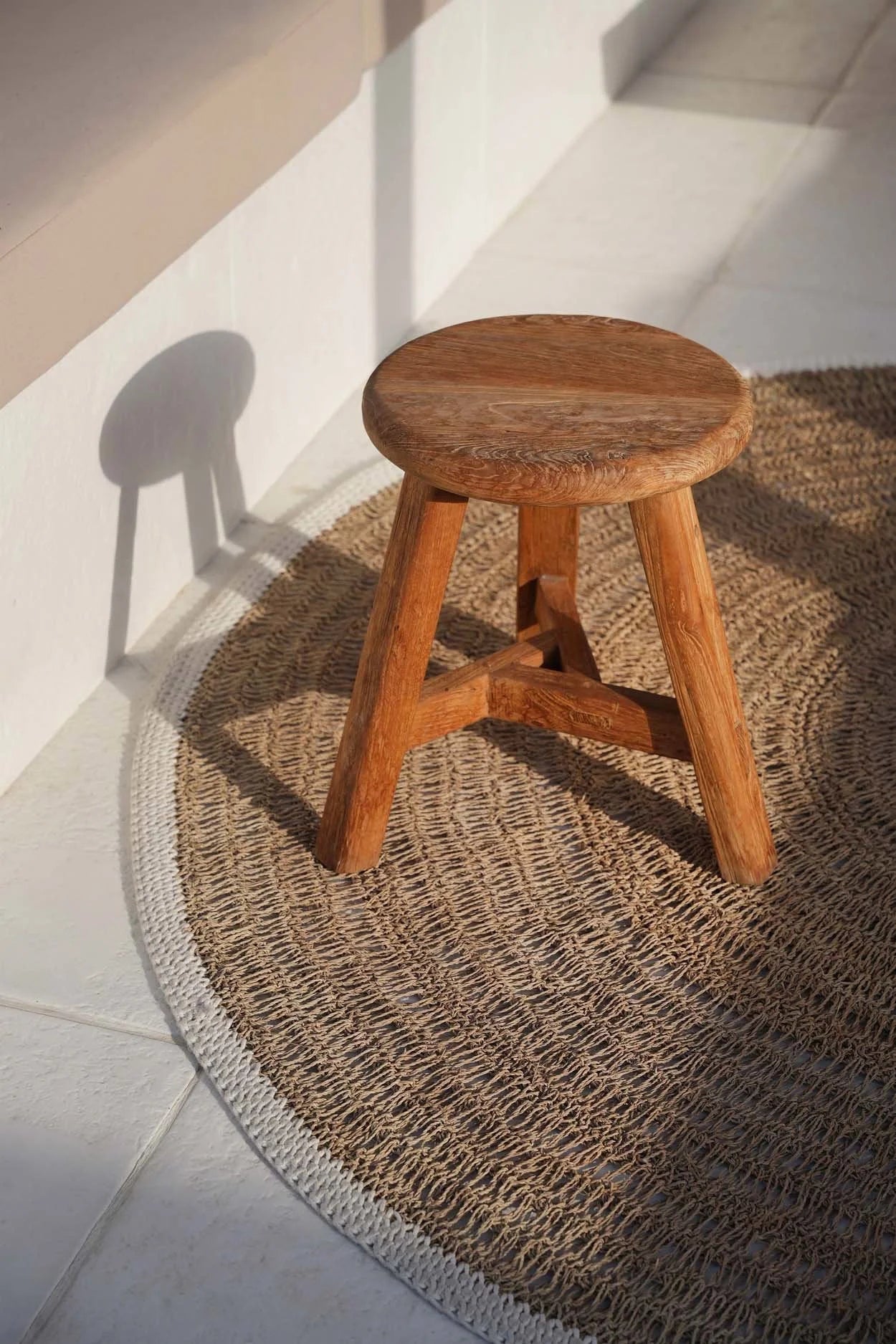 Tabouret rond en teck recyclé finition naturelle – H45 cm