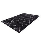 Tapis berbère noir à poils longs avec motif losanges géométriques blancs
