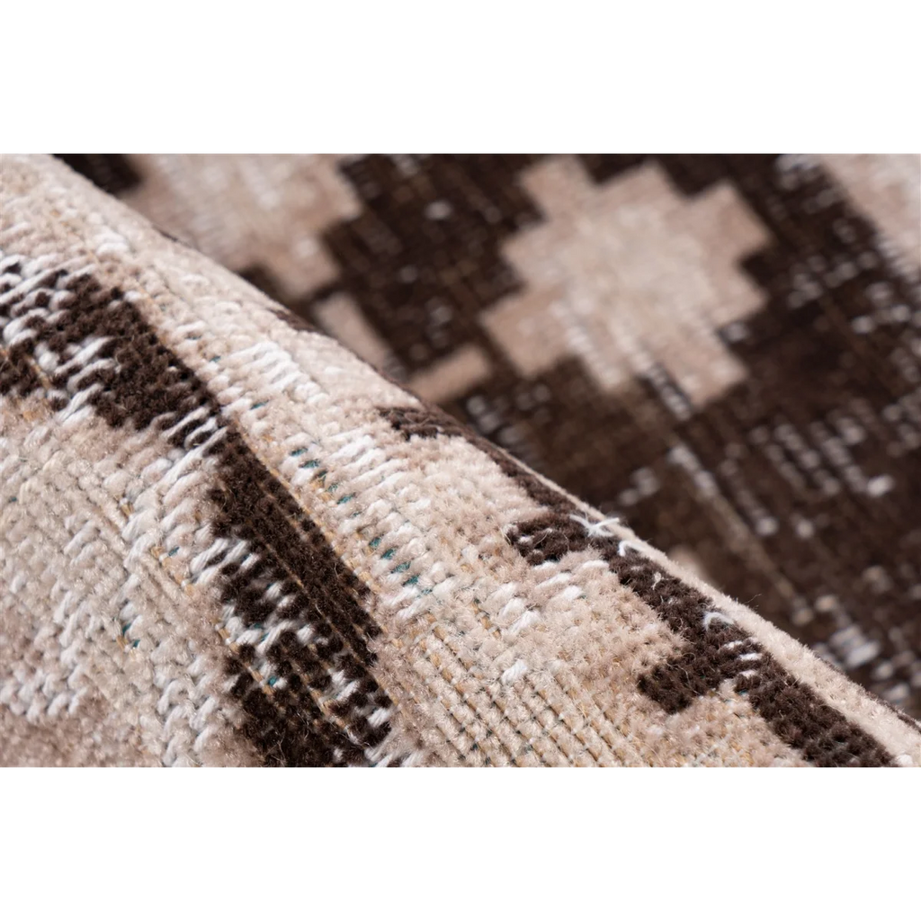 Tapis ethnique motifs géométriques taupe et beige, tapis tissé brun et beige