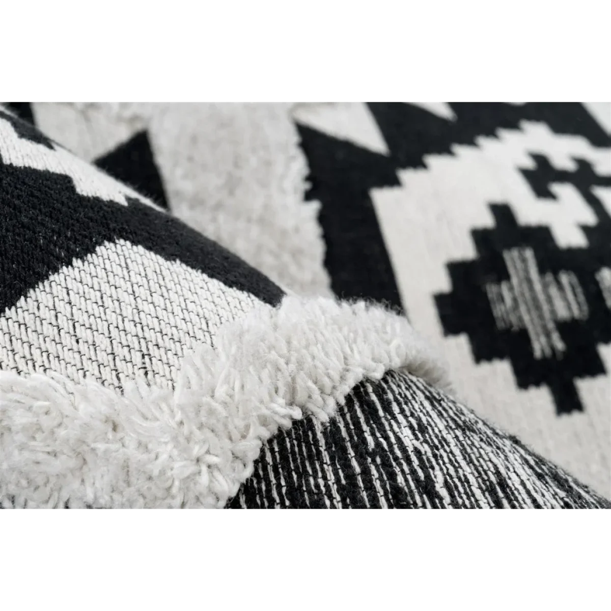 Tapis ethnique tissé motifs Aztec noir et blanc en coton avec franges 200x290 cm